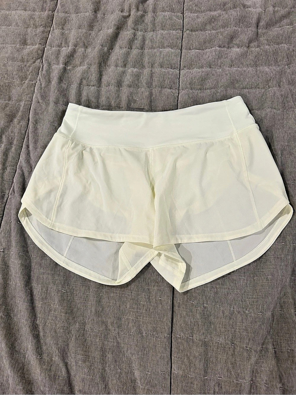 lululemon Speed Up Mid-Rise Lined Short 4" Shorts light yellow Size 6